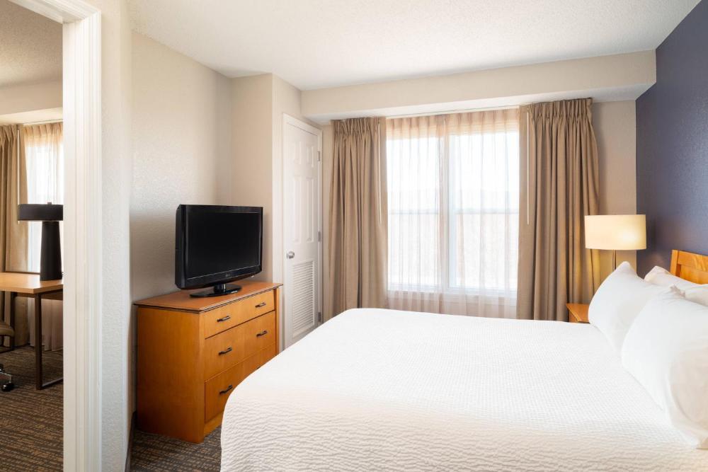 One-Bedroom Queen Suite with Sofa Bed interior